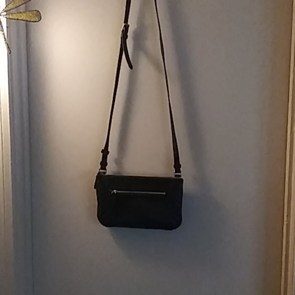 Very Bradley black leather crossbody purse